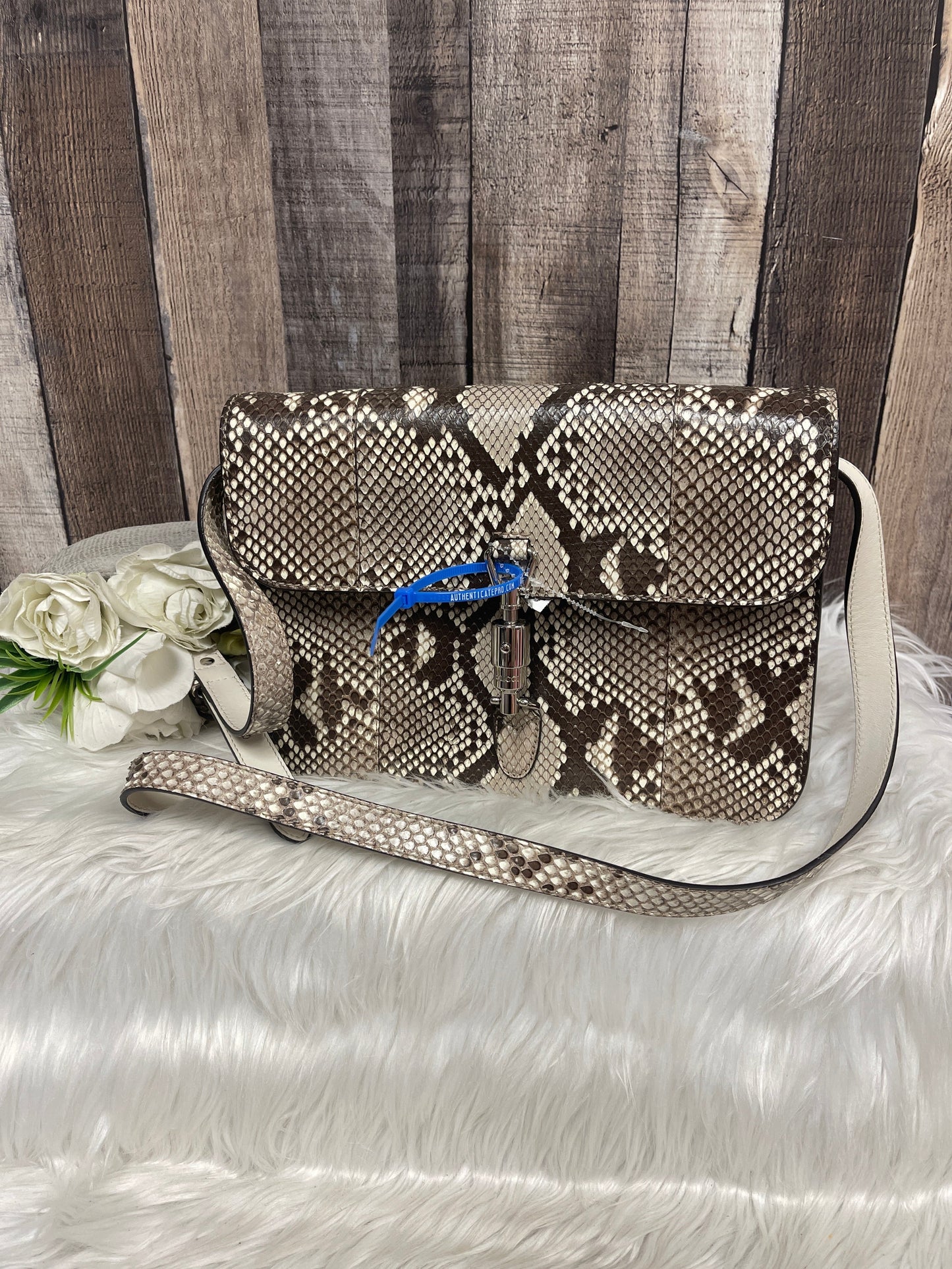 Crossbody Luxury Designer By Gucci  Size: Medium