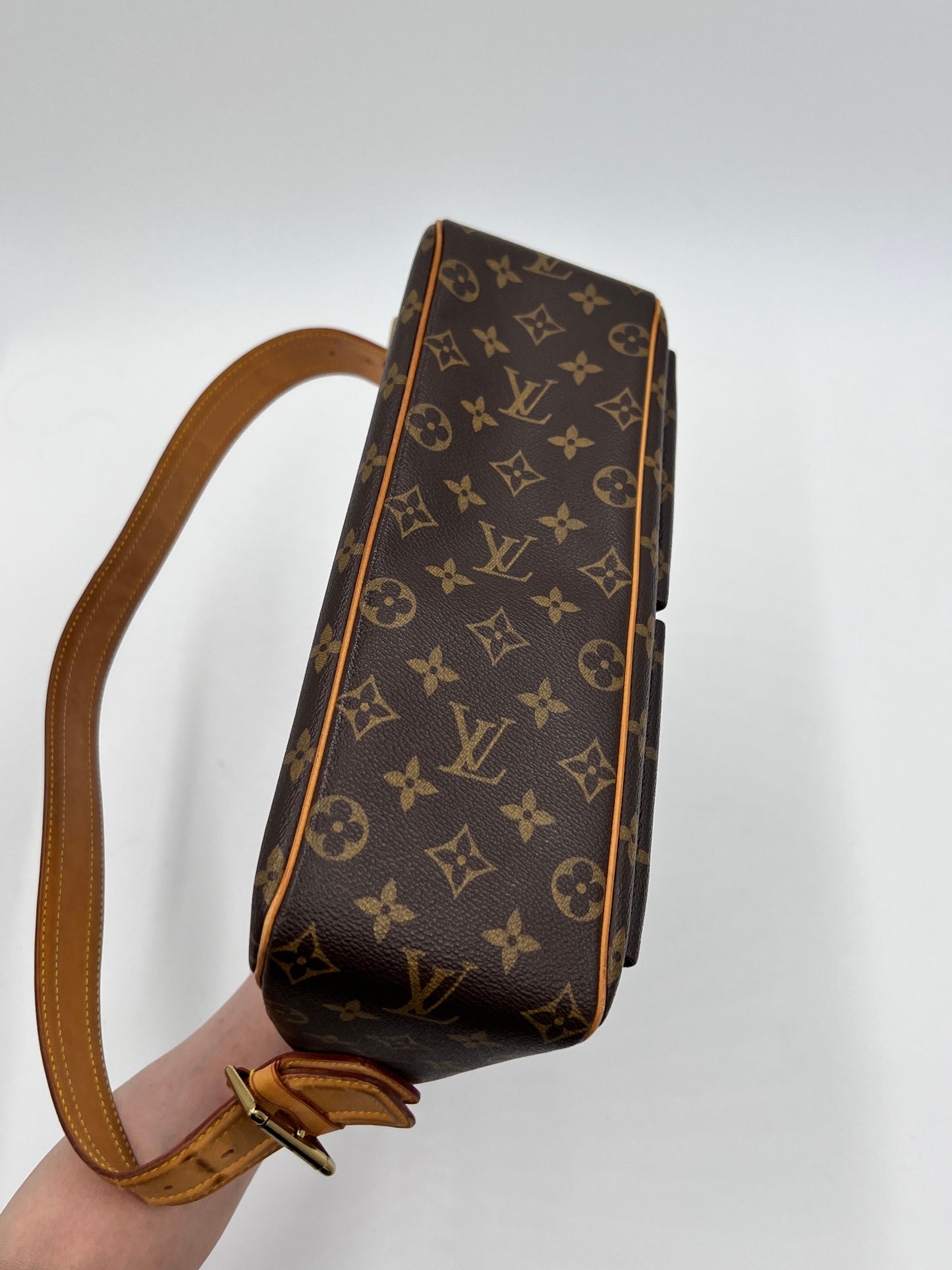 Louis Vuitton LV Monogram  - Brown Shoulder Bags, Handbags AG303O