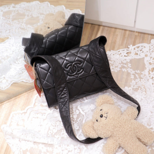 Chanel vintage so black shoulder bag