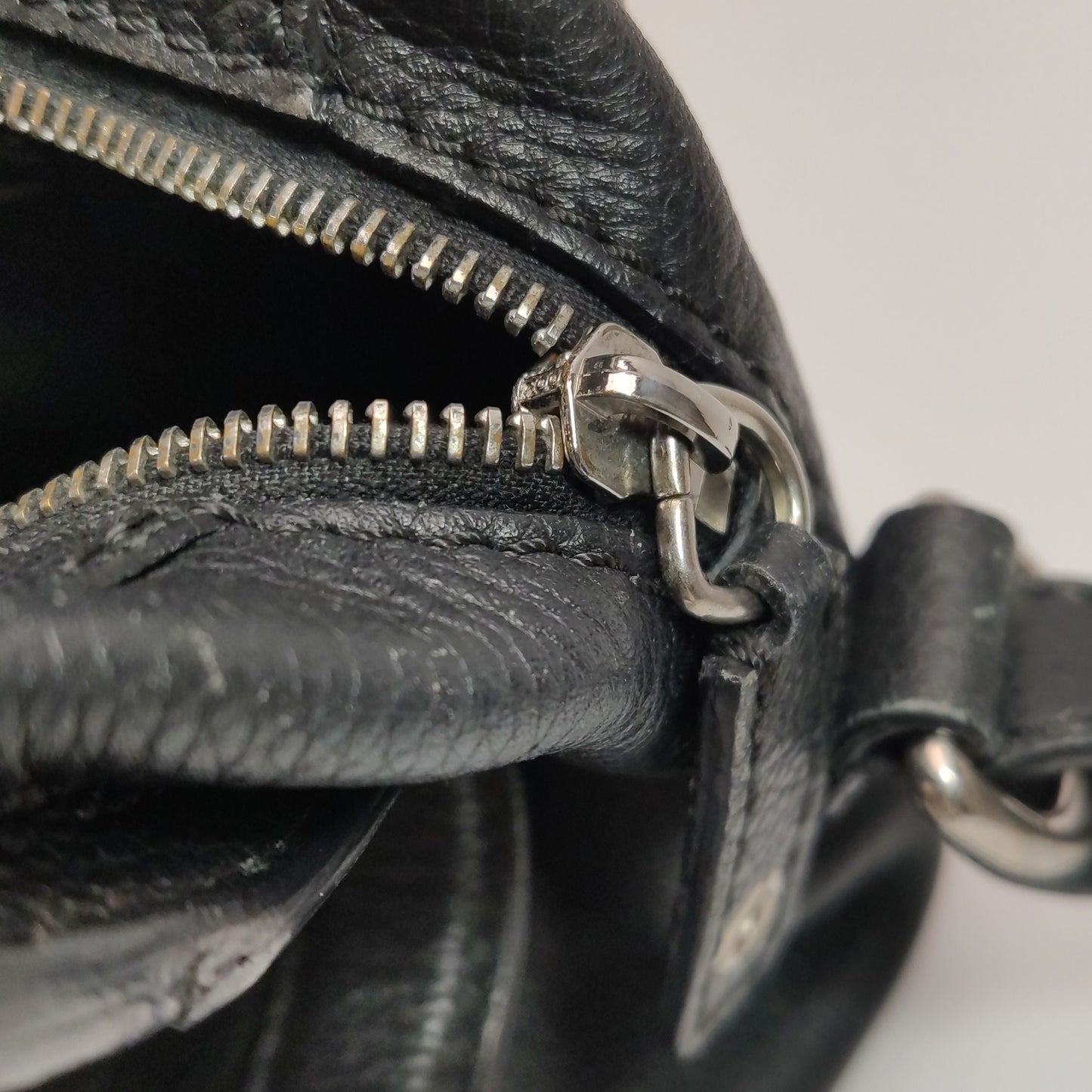Preloved Alexander McQueen Skull Padlock Medium Leather Crossbody Bag 24091278862291