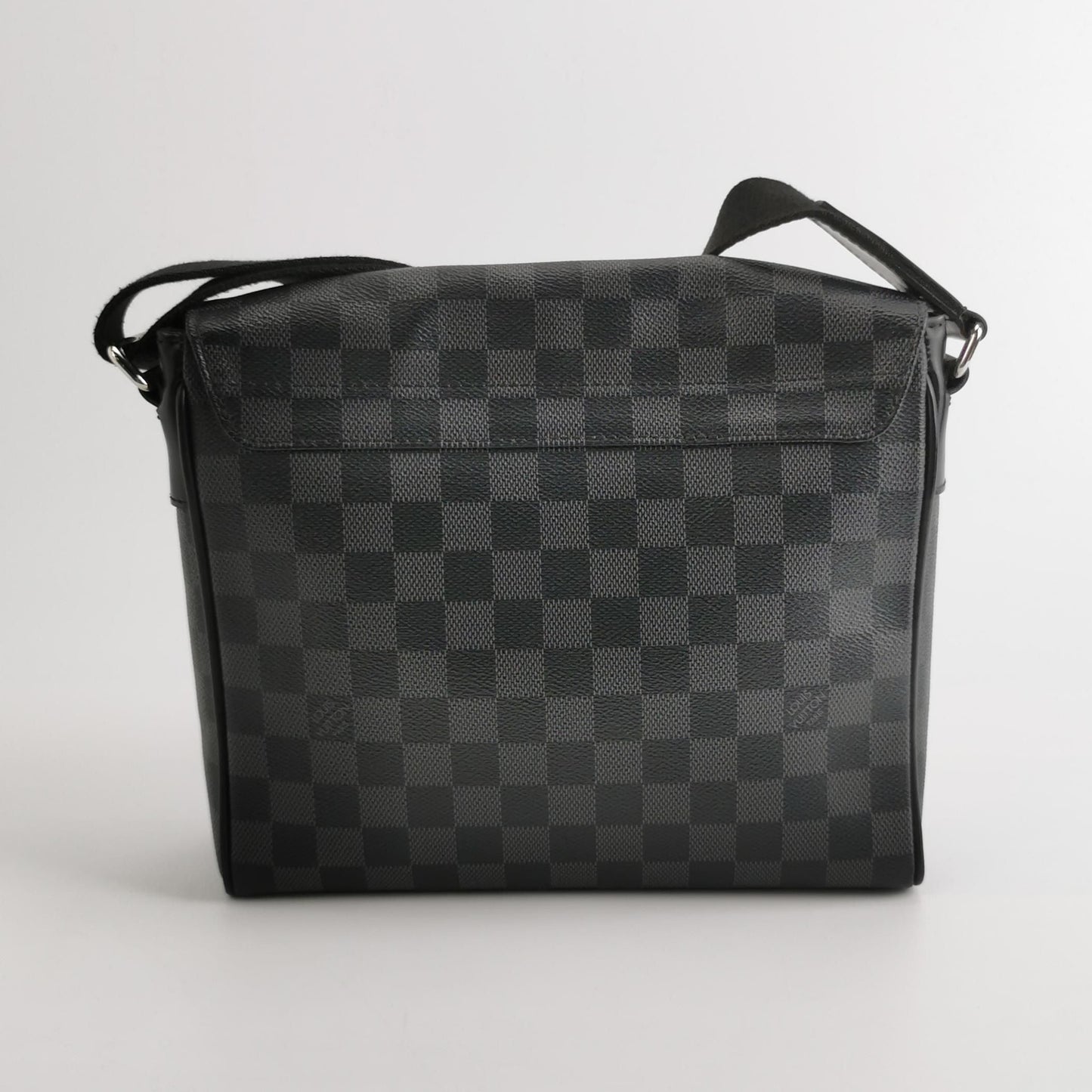 Louis Vuitton District Leather Checkerboard Flap Shoulder Bag 250501781174269