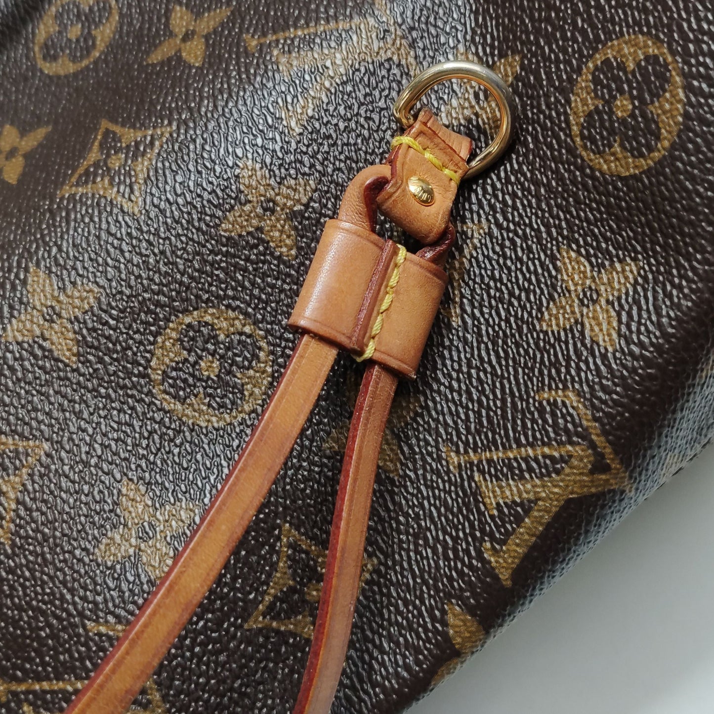Louis Vuitton Neverfull MM Monogram Canvas Shoulder Bag 057850400444