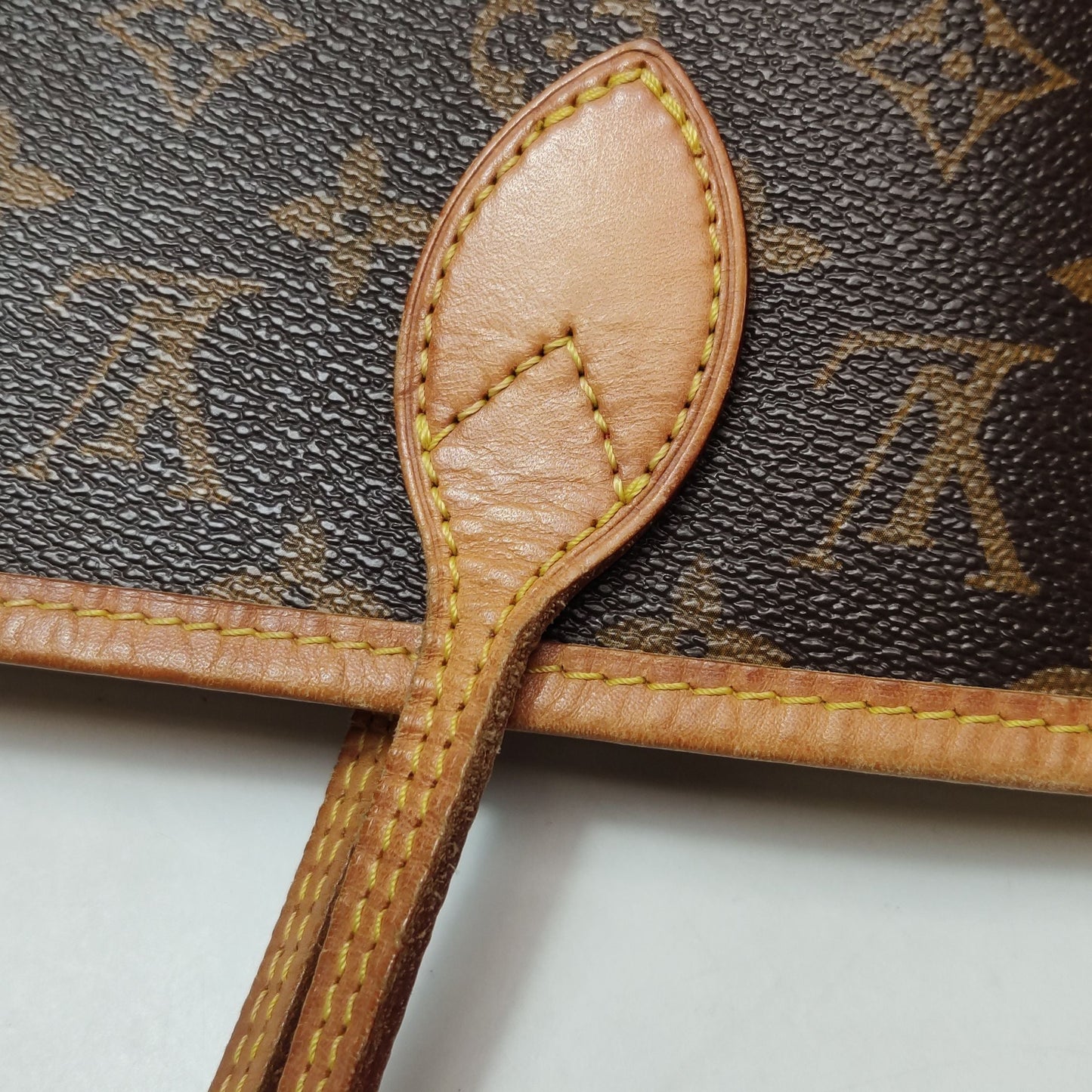 Louis Vuitton Neverfull MM Monogram Canvas Shoulder Bag 057850400444