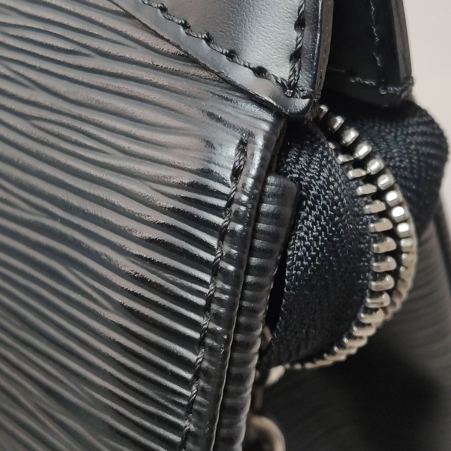 Louis Vuitton Brea Doctor Bag Medium Calfskin Water Wave Rivet Decor Shoulder Bag 250516781194991