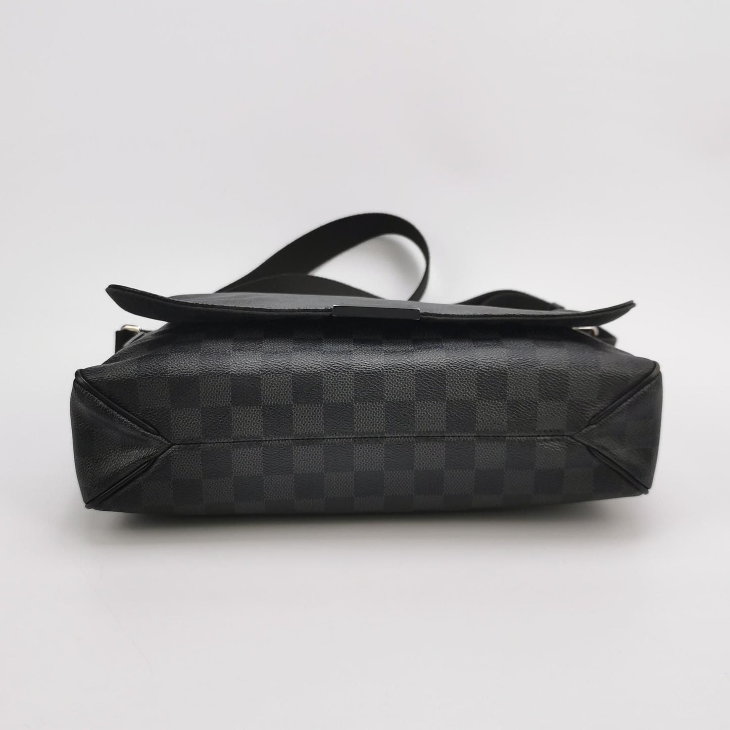 Louis Vuitton District Leather Checkered Flap Shoulder Bag 250514781191624