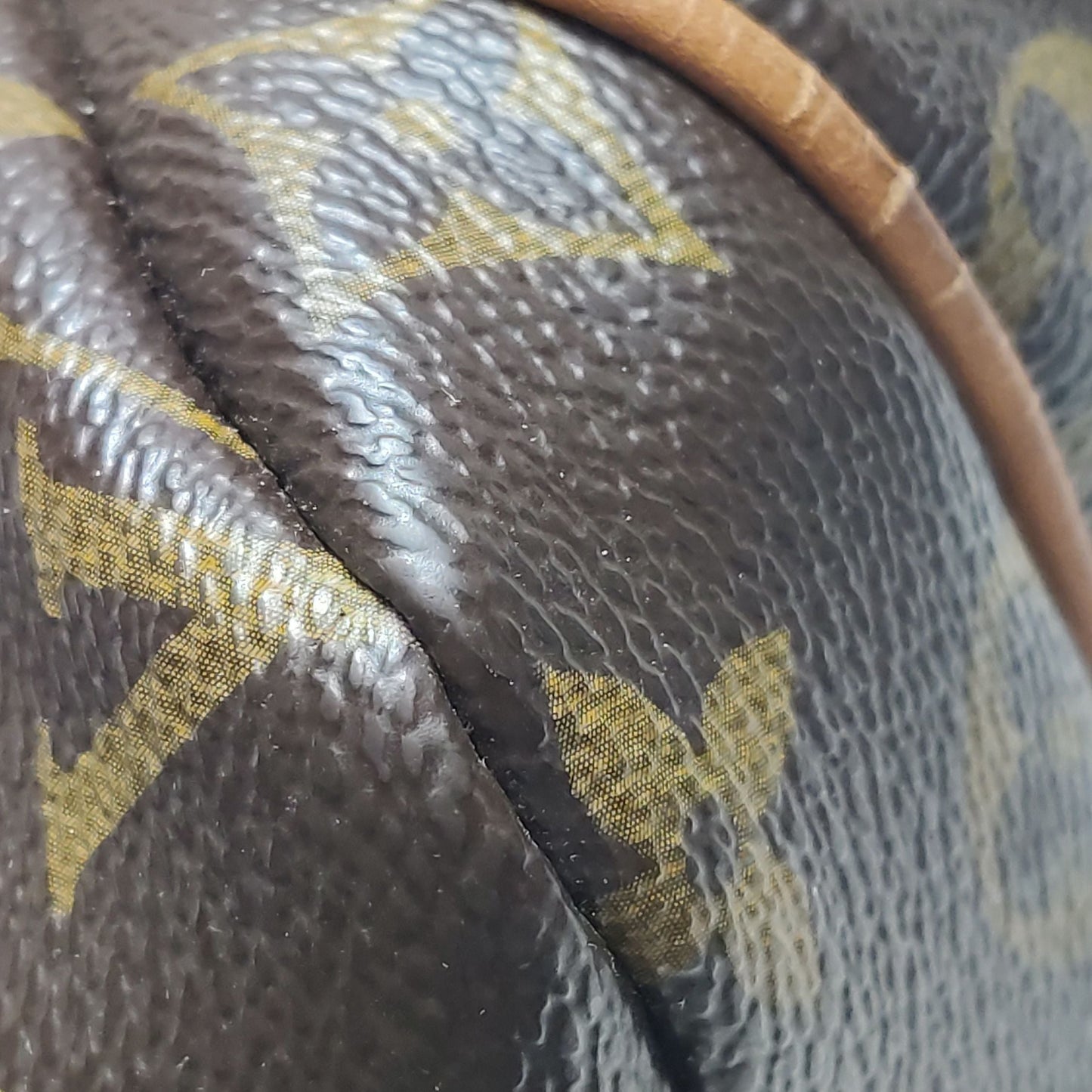 Louis Vuitton Totally MM Monogram Canvas Shoulder Bag 250514781191781