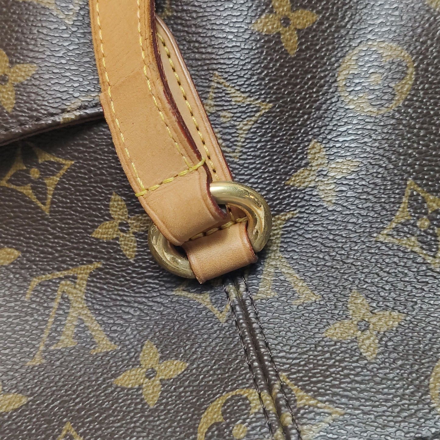 Louis Vuitton Totally MM Monogram Canvas Shoulder Bag 250514781191781
