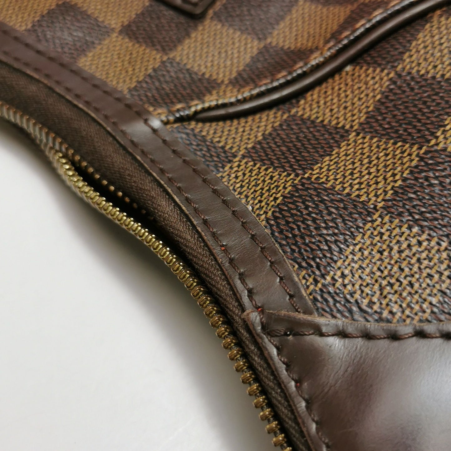 Louis Vuitton Thames Leather Checkerboard Logo Shoulder Bag 250119781033065