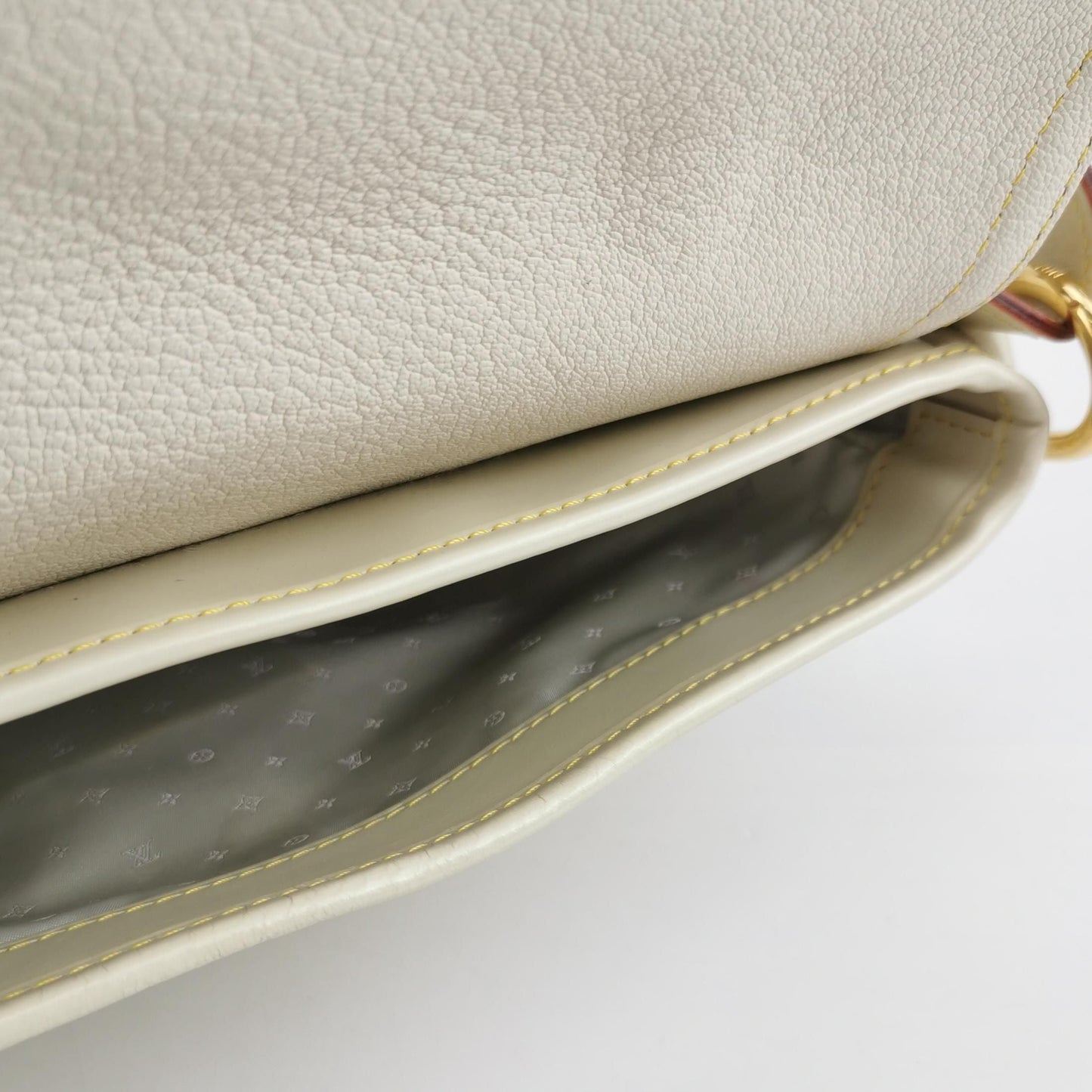 Louis Vuitton Suhali Leather Shoulder Bag 250112781021808