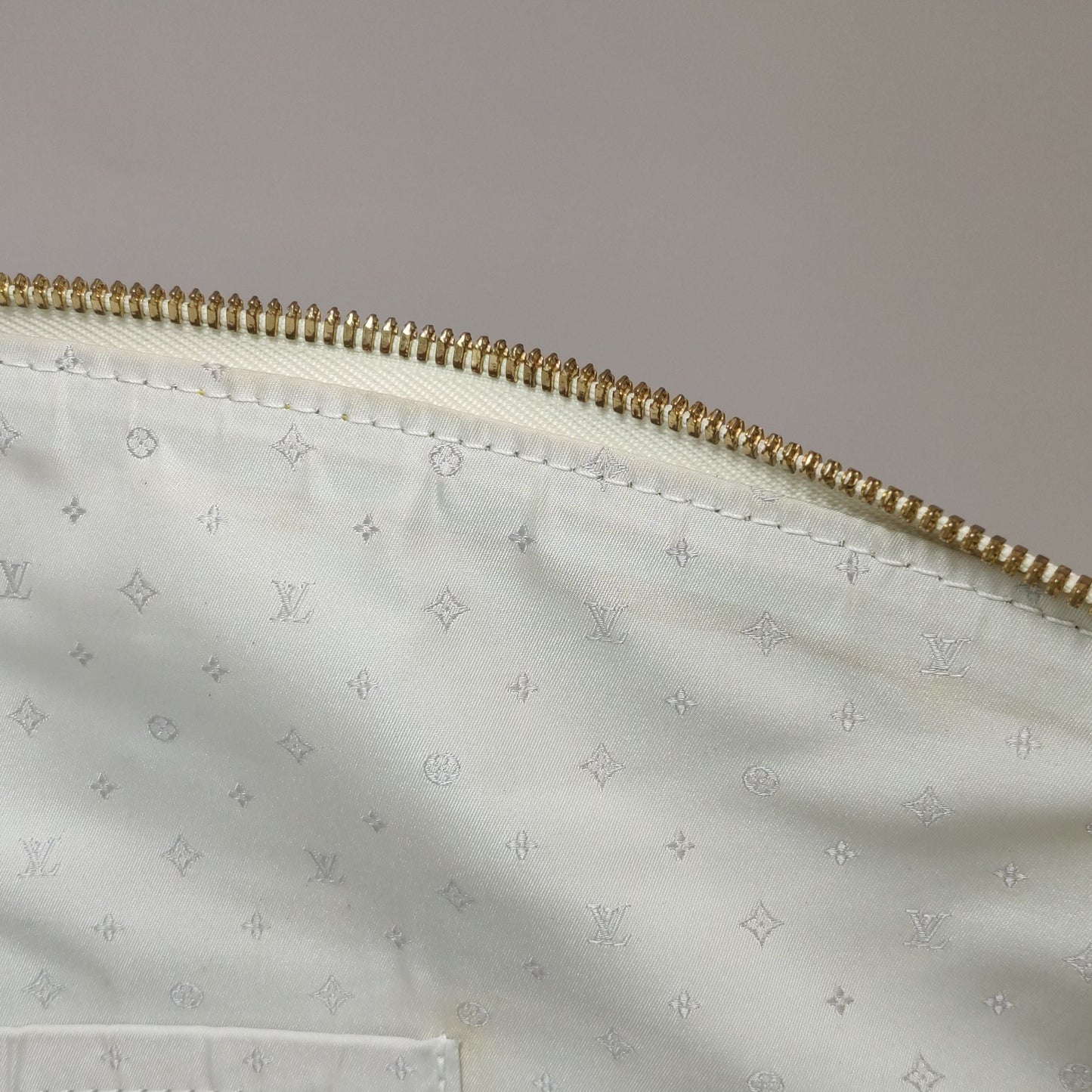 Louis Vuitton Suhali Lockit Leather Shoulder Bag 250109781018346