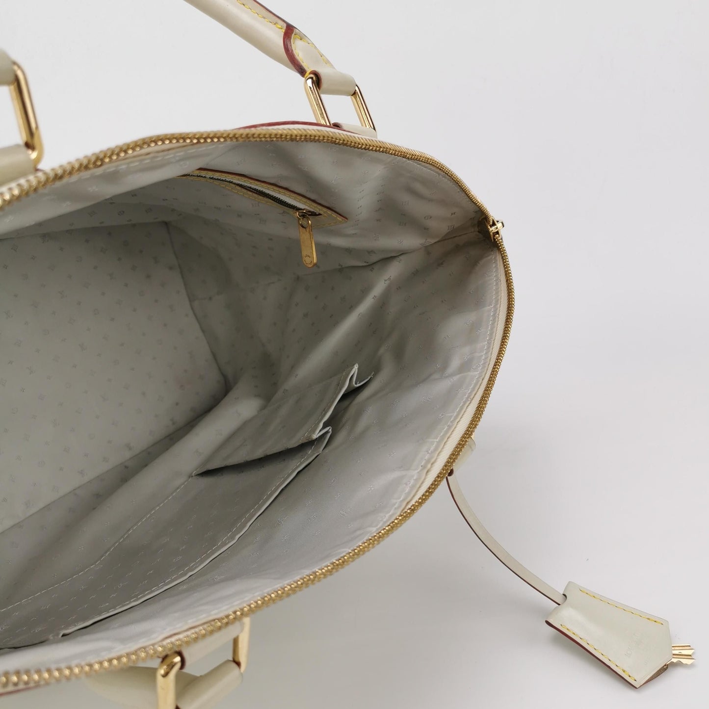 Louis Vuitton Suhali Lockit Leather Shoulder Bag 250109781018346