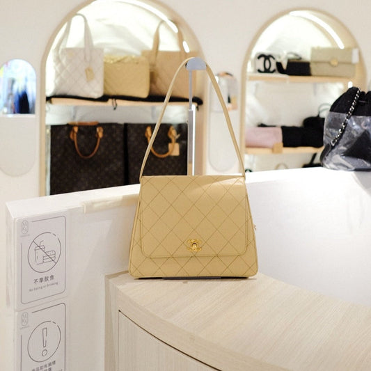 Chanel vintage kelly shoulder bag