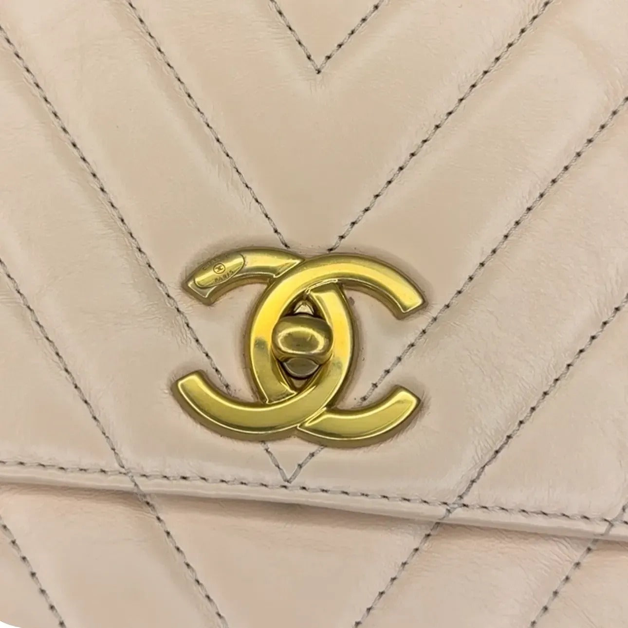 CHANEL Caviar Lizard Chevron Quilted Mini Coco Handle Flap Ivory B19-2