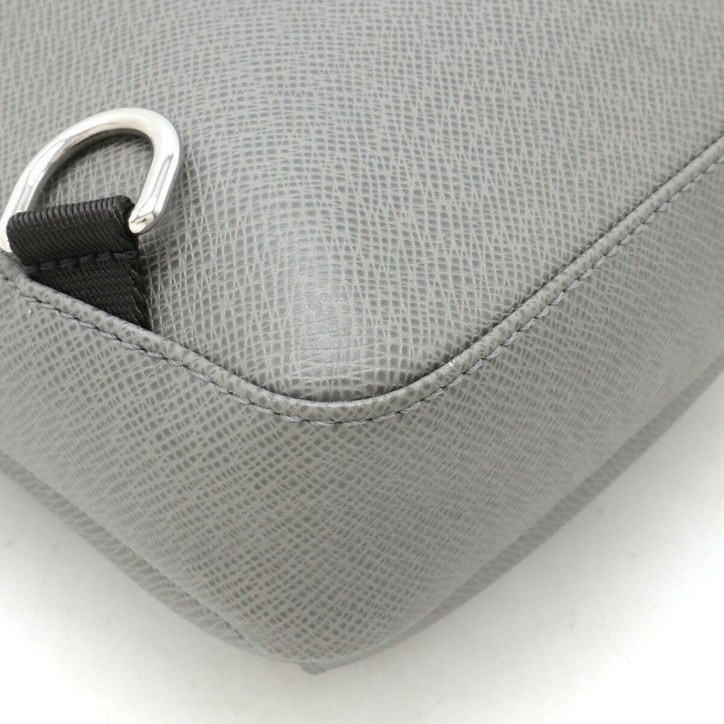 Louis Vuitton Taiga  Taiga Leather Shoulder Bag Sling Bag