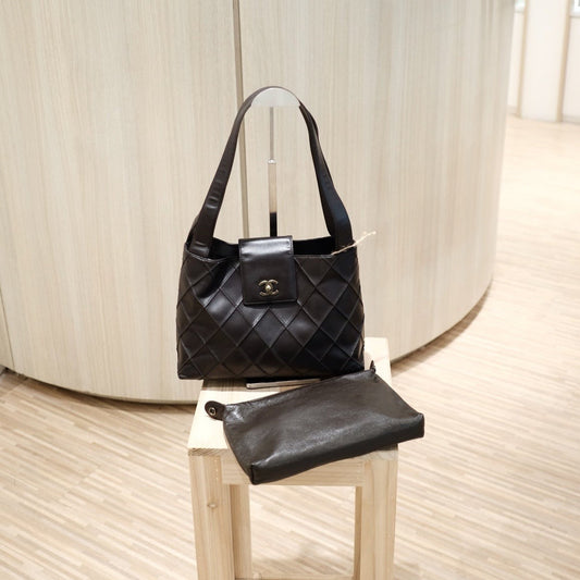 Chanel vintage cowhide shoulder bag