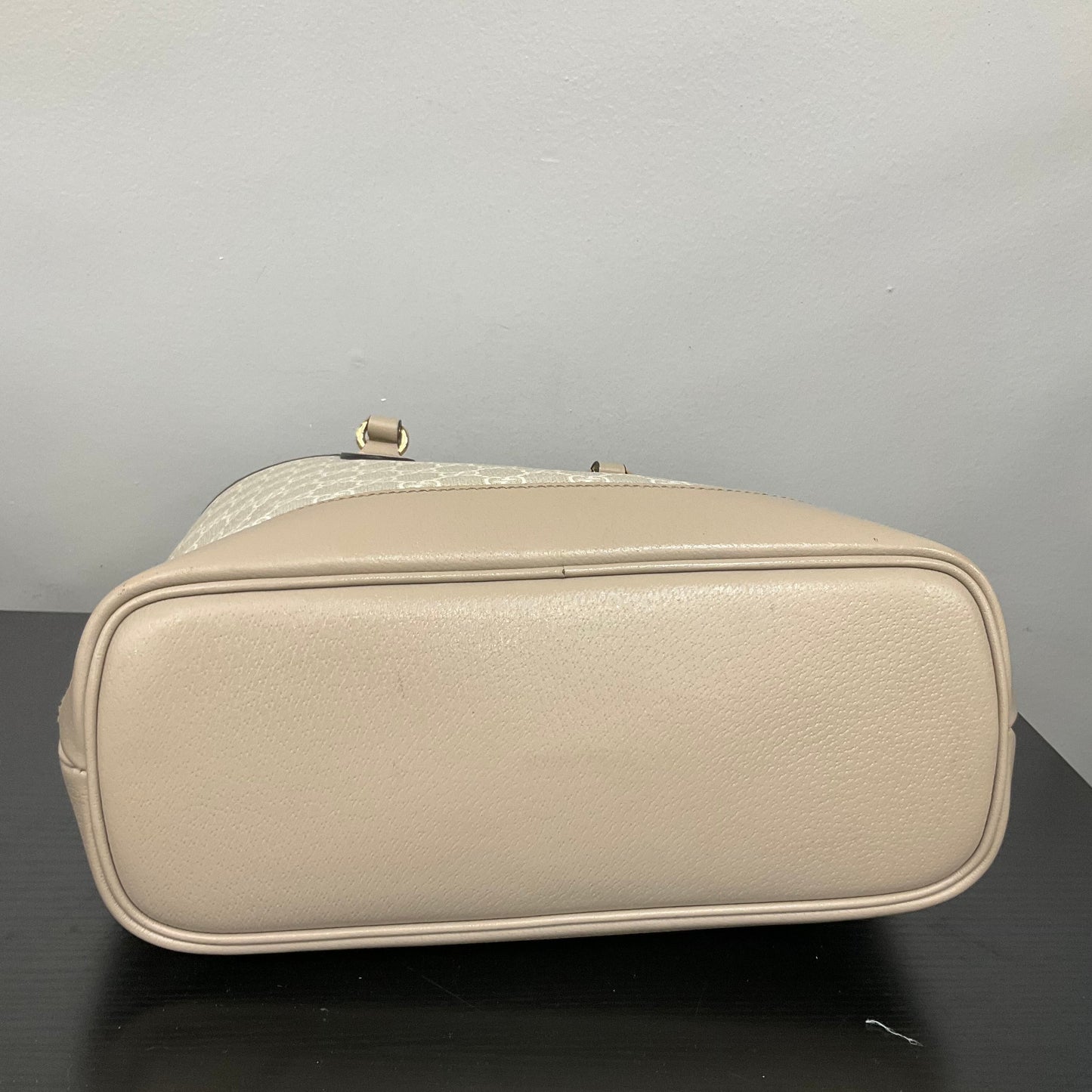 Handbag Luxury Designer By Gucci In Cream, Size:Medium