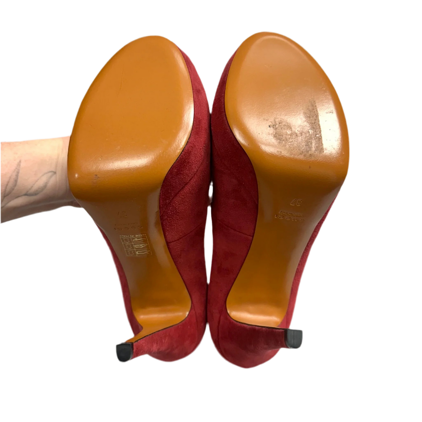 Shoes Luxury Designer By Gucci In Red, Size: 6.5