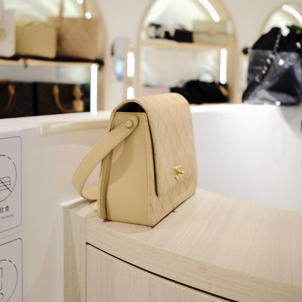 Chanel vintage kelly shoulder bag