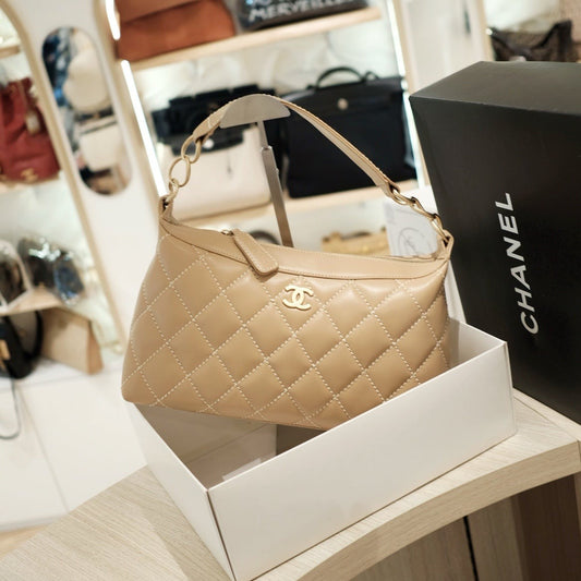 Chanel vintage shoulder bag