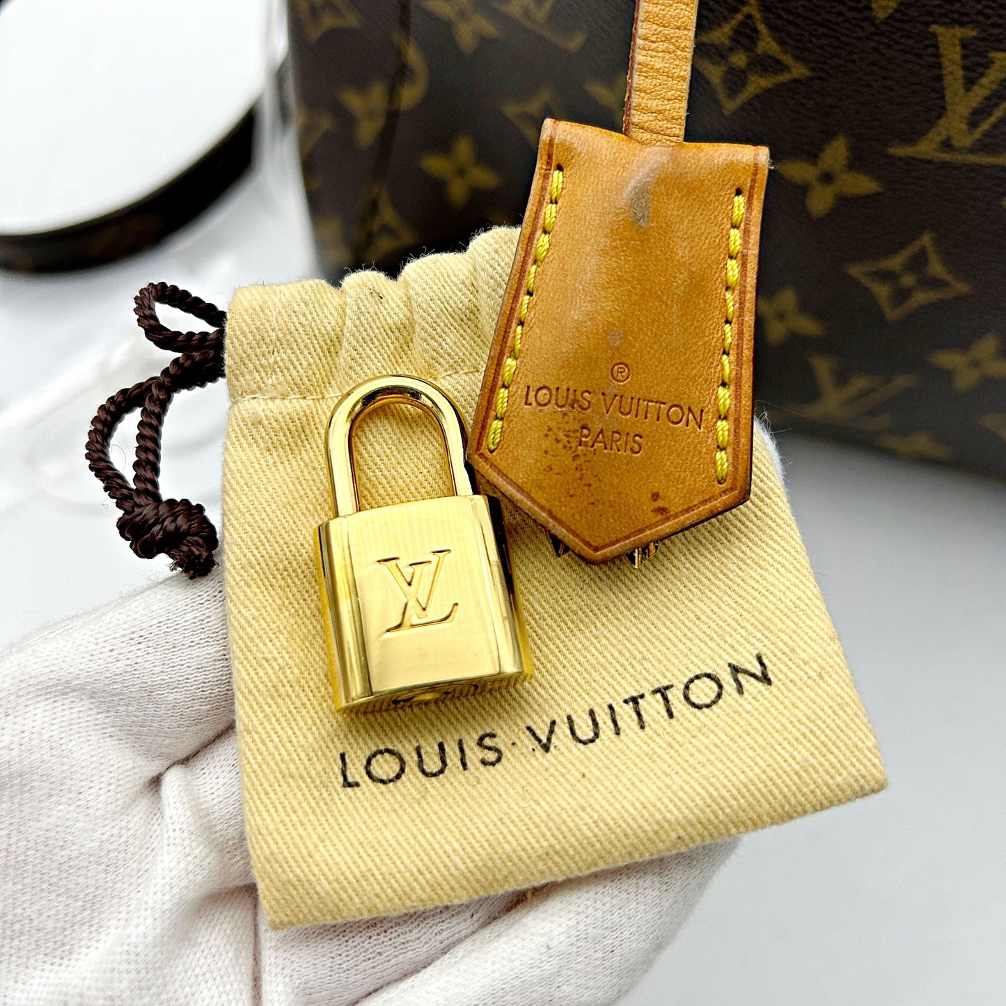 Pre-owned Louis Vuitton Montaigne MM LA17041