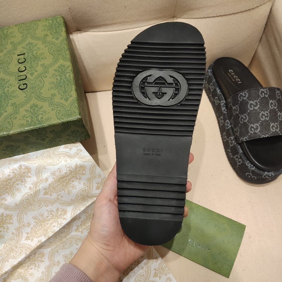 Gucci  Women's platform Slide Sandals