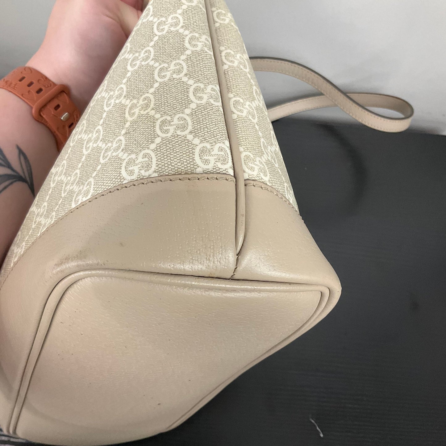 Handbag Luxury Designer By Gucci In Cream, Size:Medium