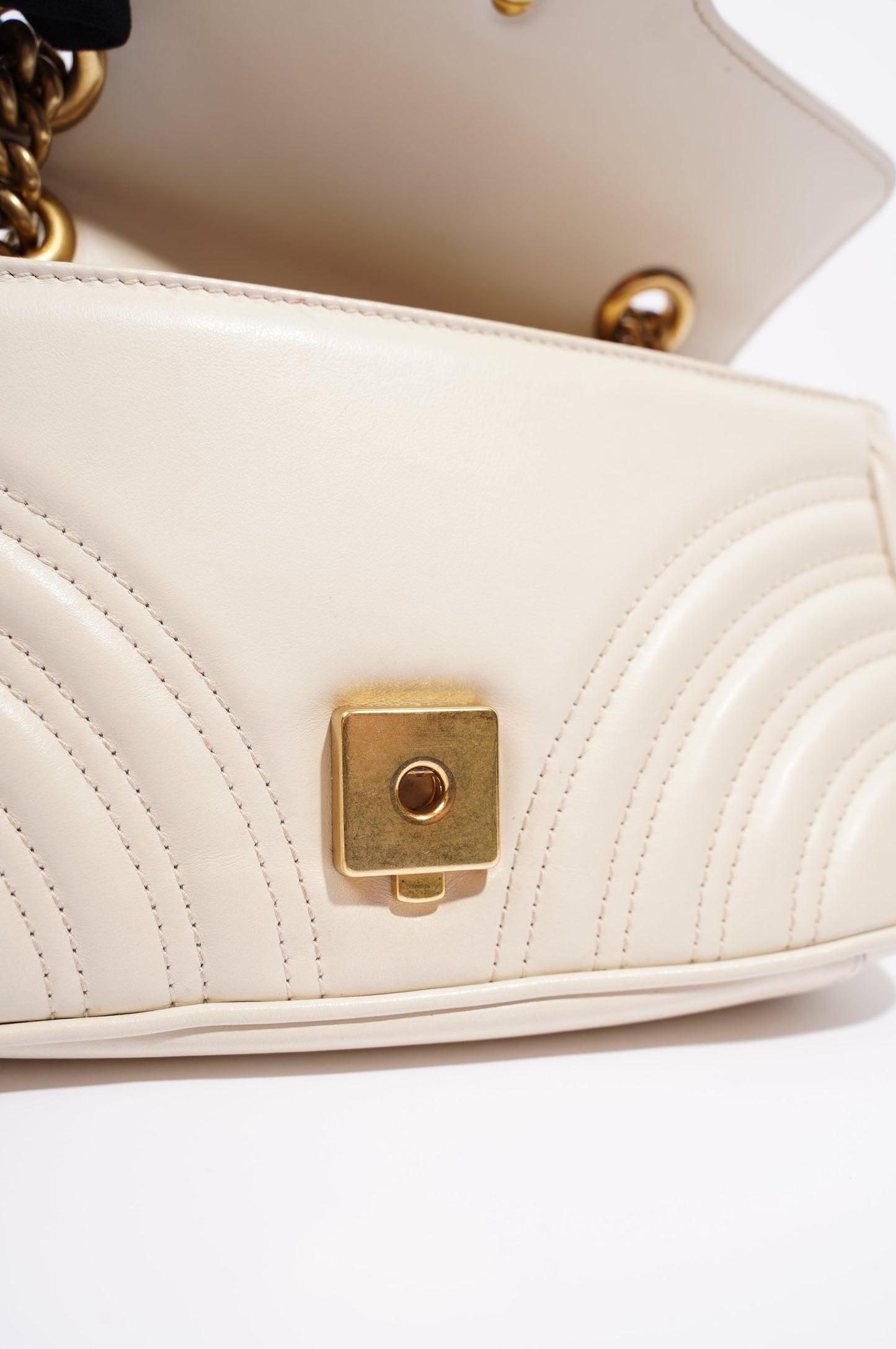 Gucci Womens Marmont Flap White Matelasse Mini