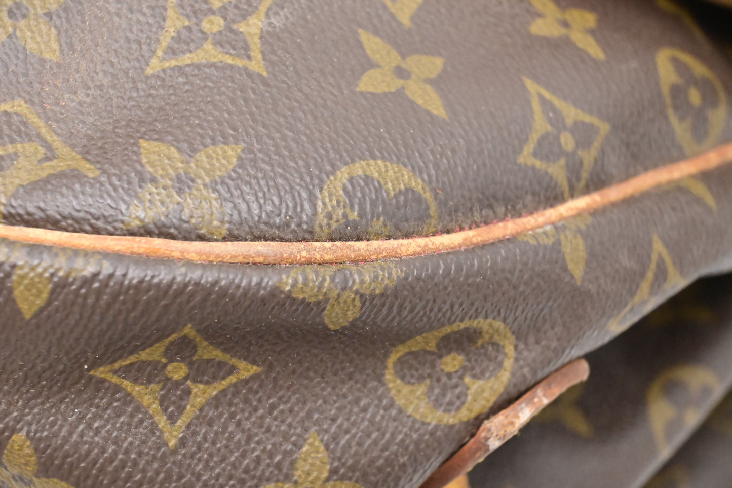 Louis Vuitton Saumur 43 in Monogram Canvas