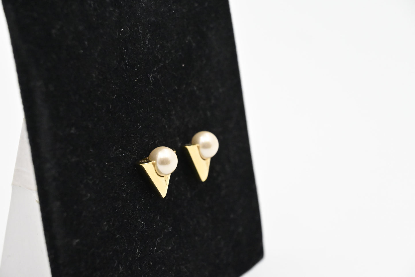 Louis Vuitton V for Vuitton Pearl And Metal Earrings
