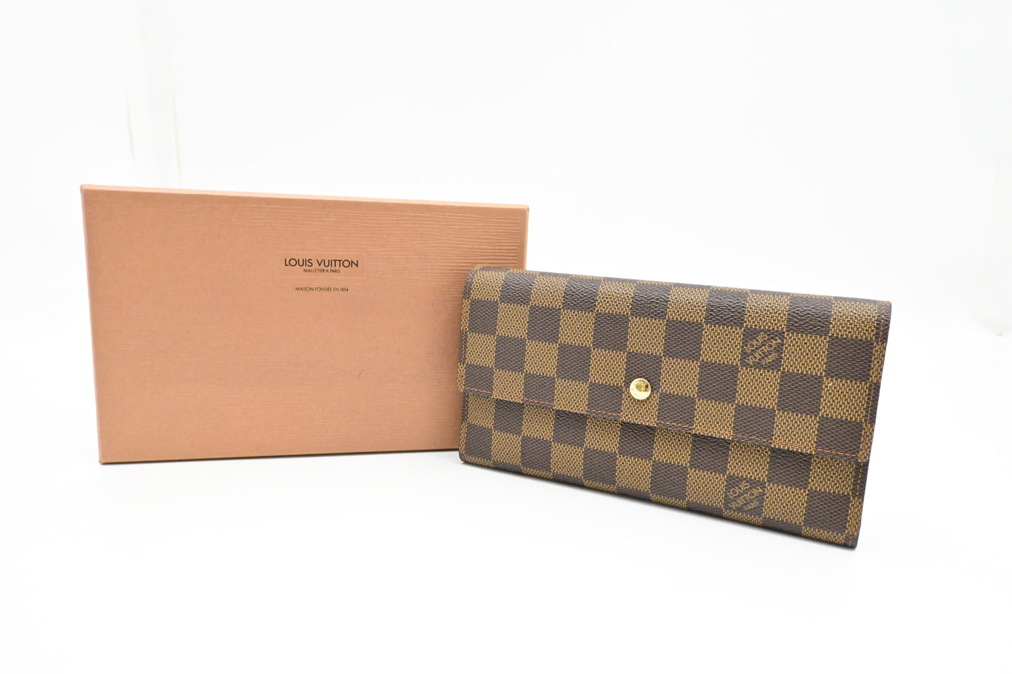 Louis Vuitton International Wallet in Damier Ebene Canvas