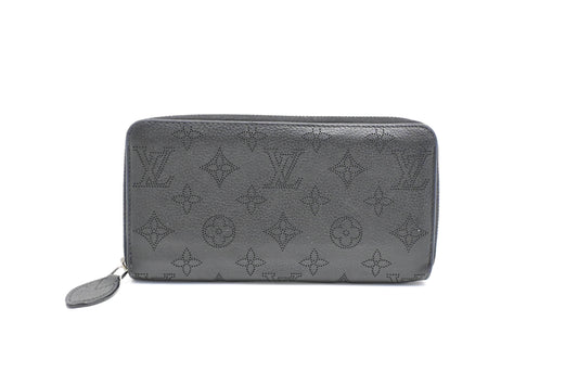 Louis Vuitton Long Zippy Wallet in Black Mahina Leather