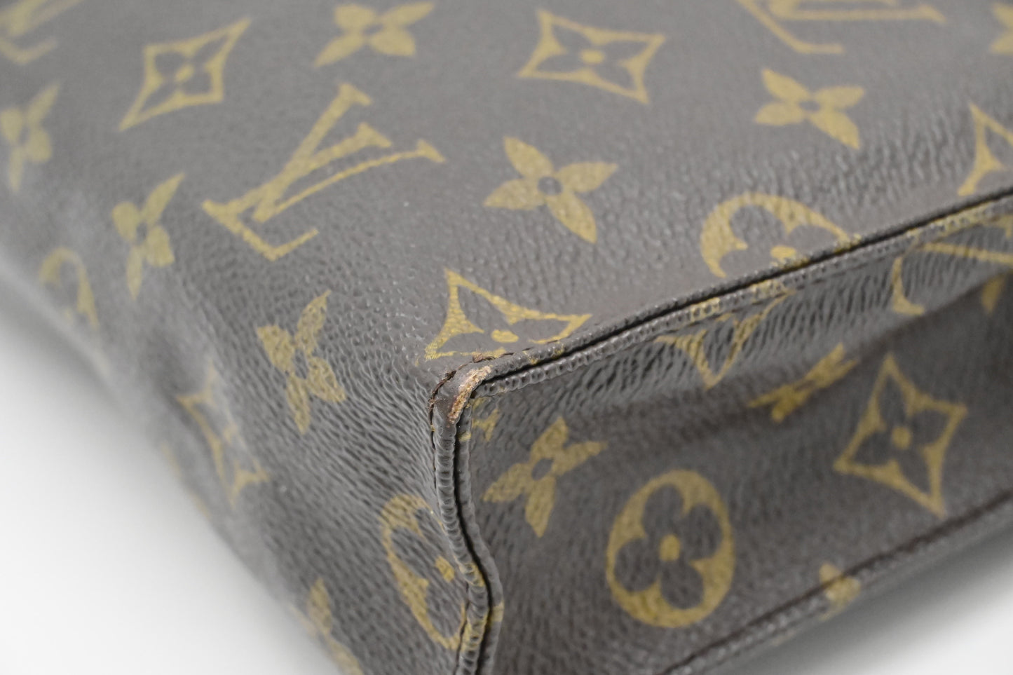 Louis Vuitton Toiletry 26 in Monogram Canvas