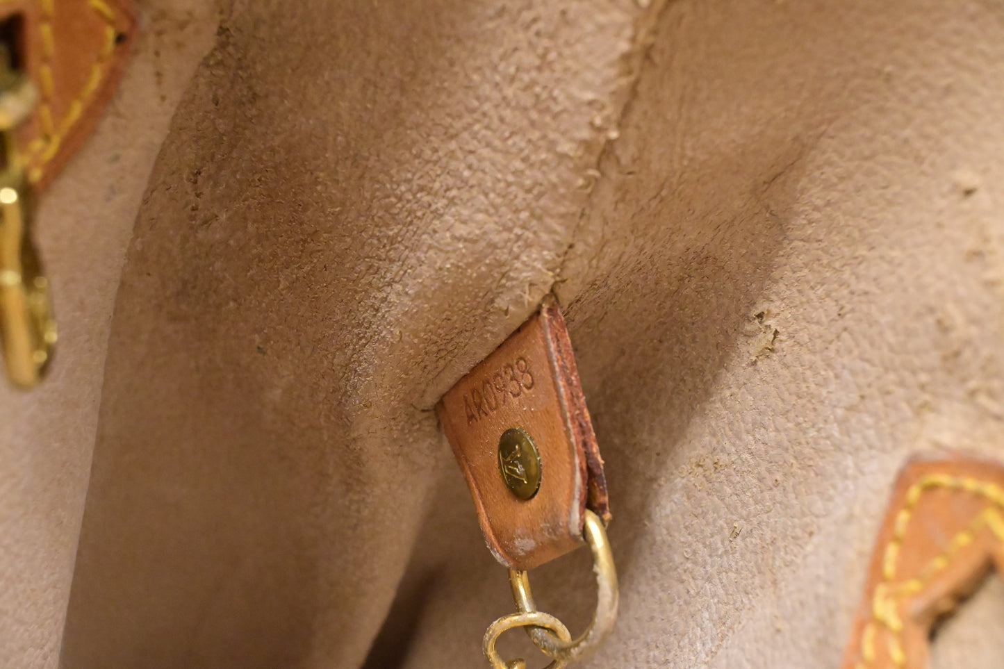 Louis Vuitton Bucket GM in Monogram Canvas