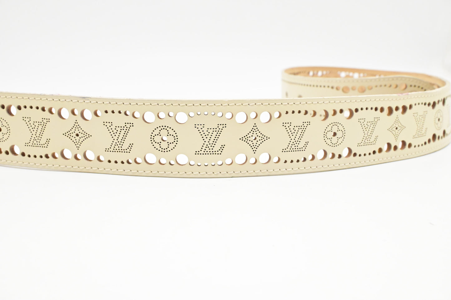 Louis Vuitton Phoenix Belt in Cream Mahina Leather