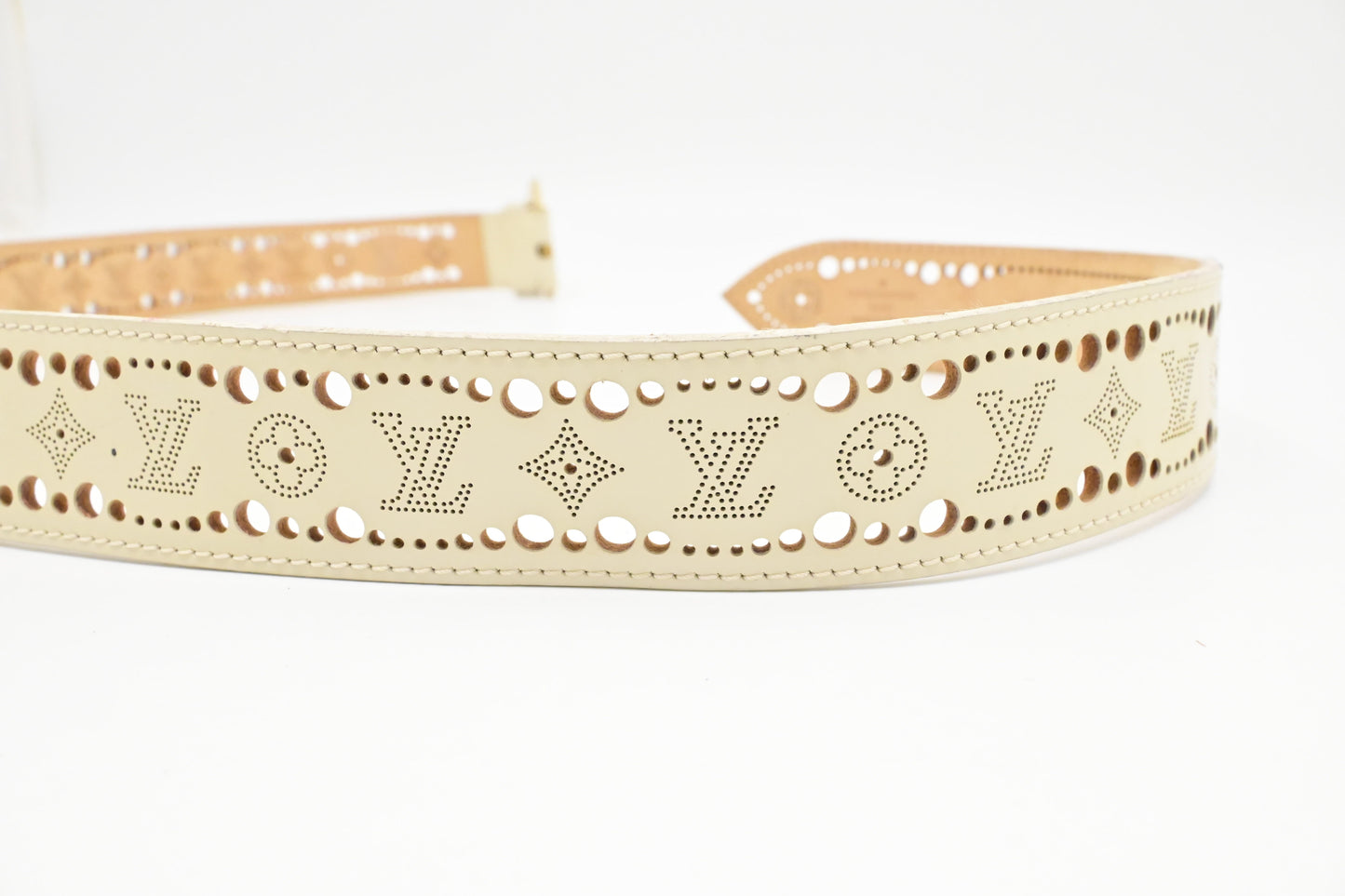 Louis Vuitton Phoenix Belt in Cream Mahina Leather