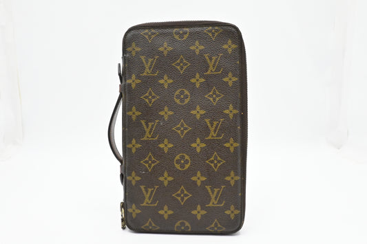Louis Vuitton Poche Escapade in Monogram Canvas