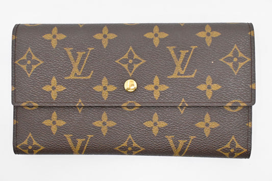 Louis Vuitton International Wallet in Monogram Canvas