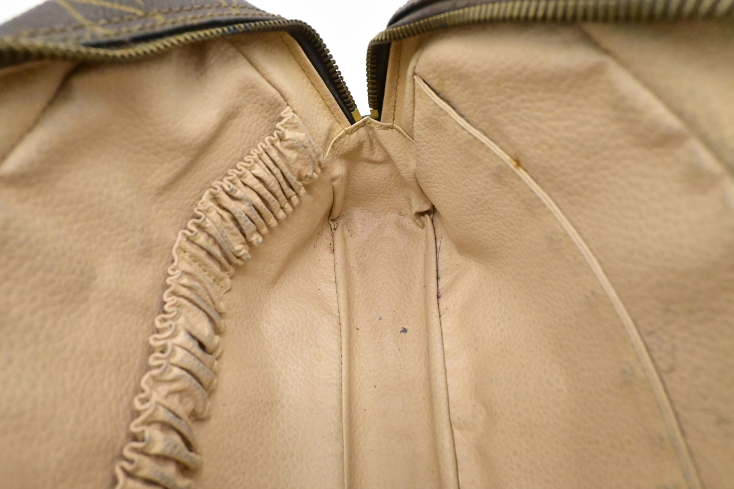 Louis Vuitton Trousse 23 in Monogram Canvas