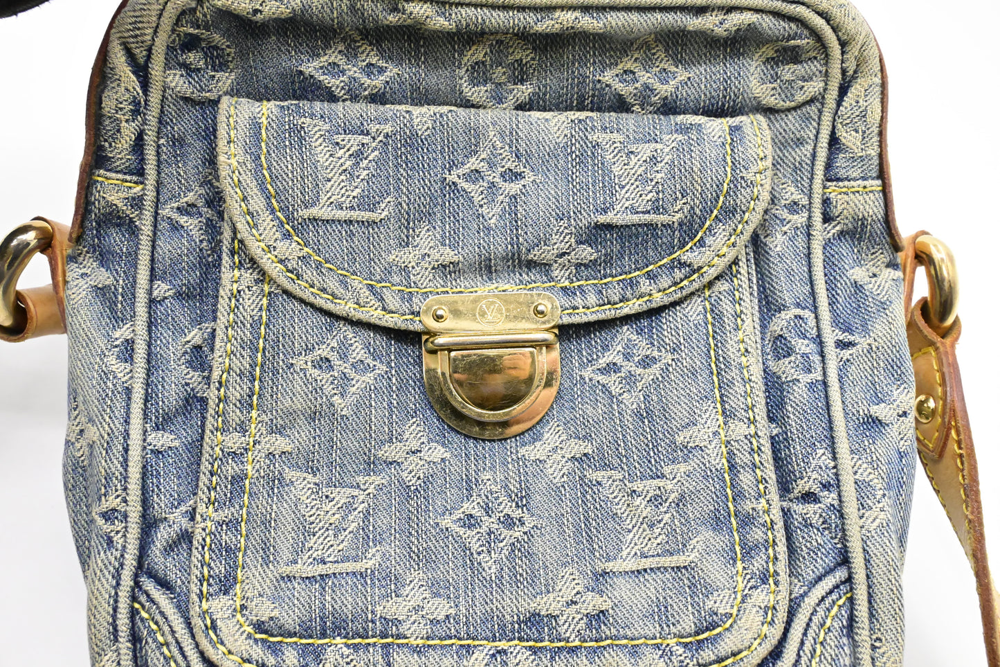 Louis Vuitton Camera Bag in Monogram Denim