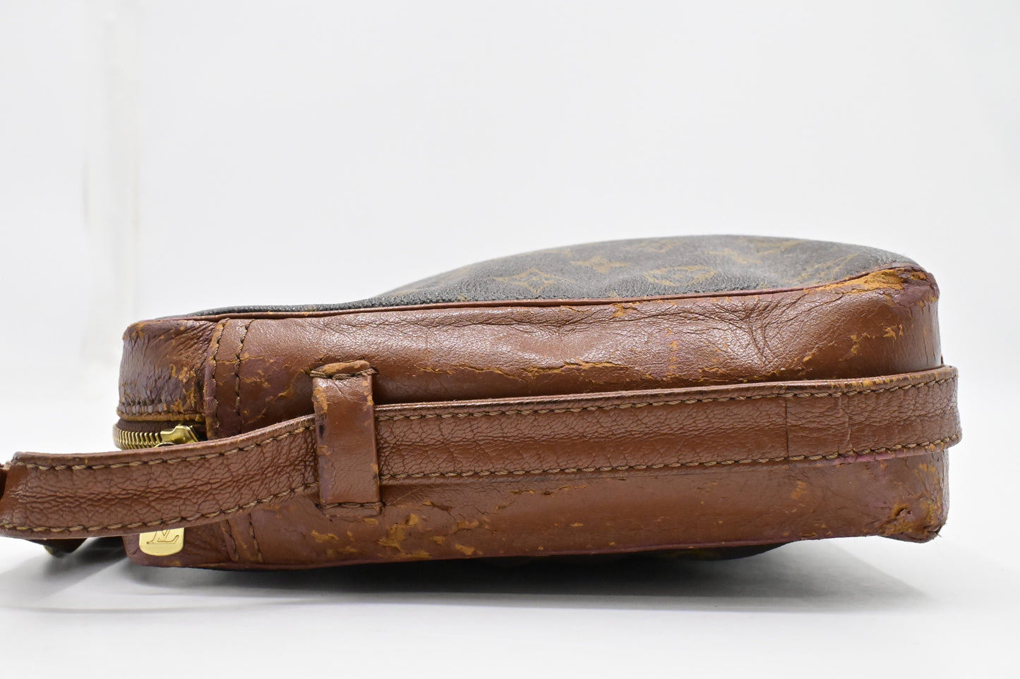 Louis Vuitton Sac Bandouliere in Monogram Canvas
