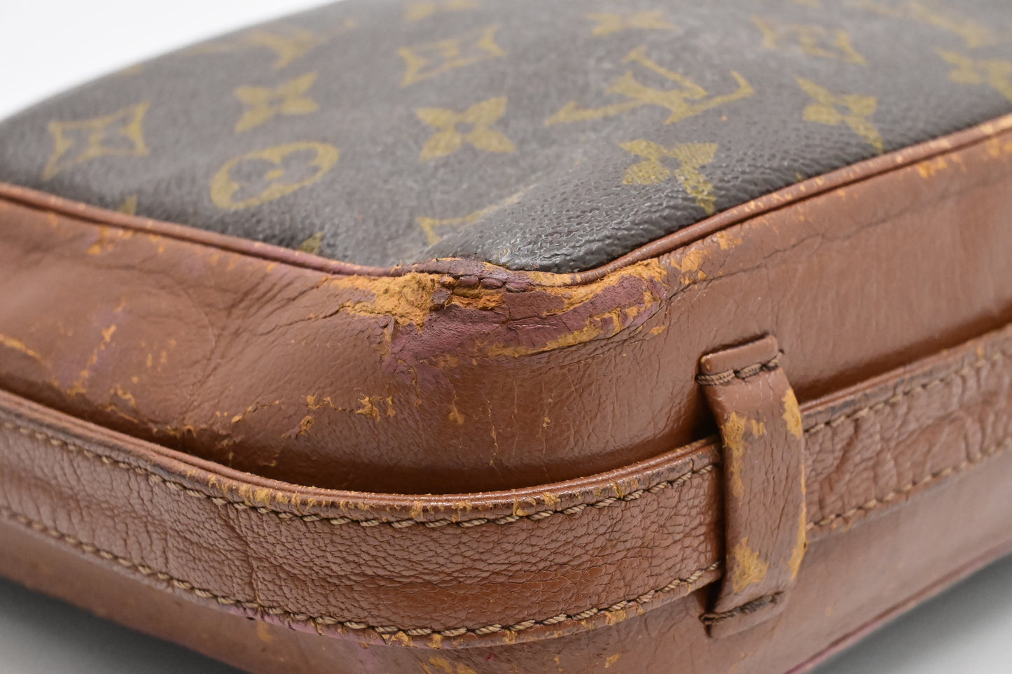 Louis Vuitton Sac Bandouliere in Monogram Canvas