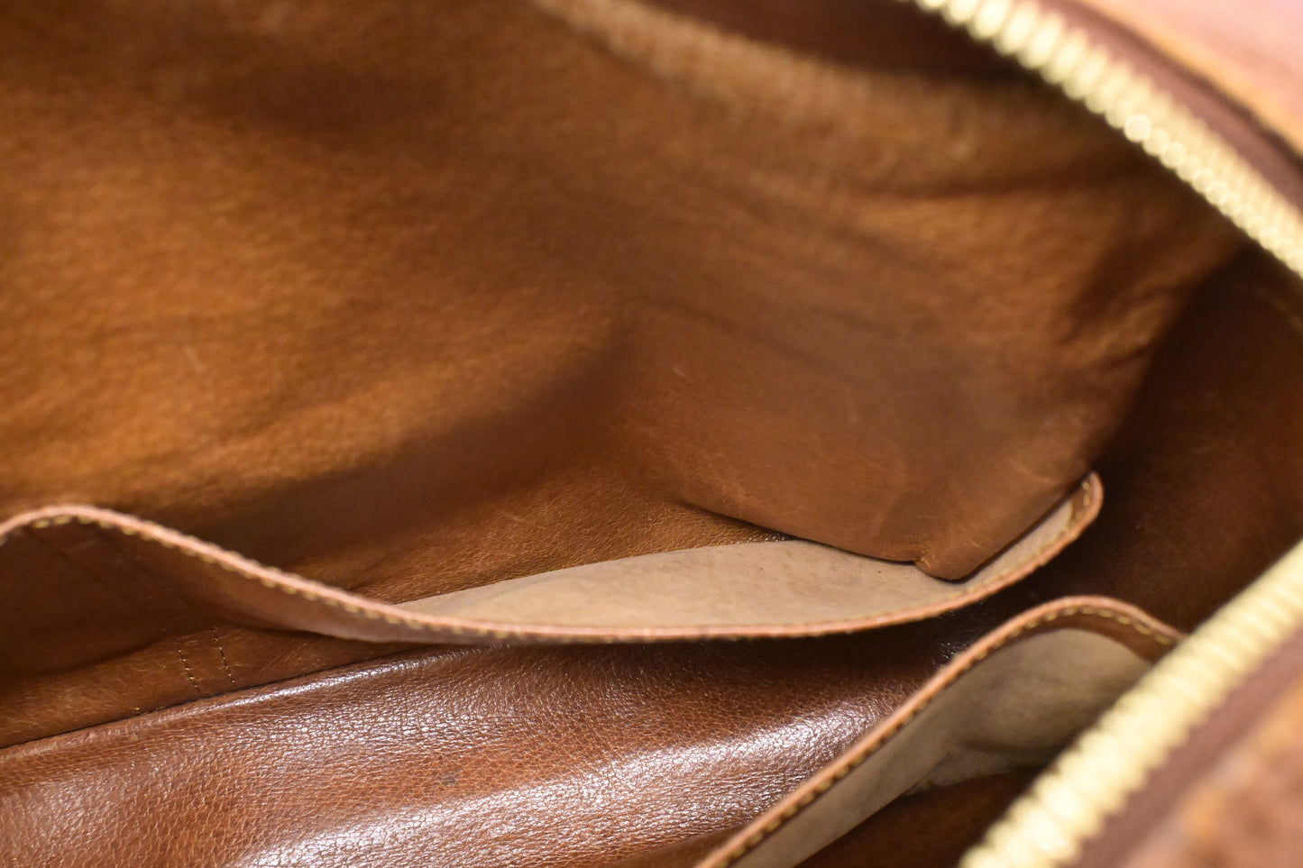 Louis Vuitton Sac Bandouliere in Monogram Canvas
