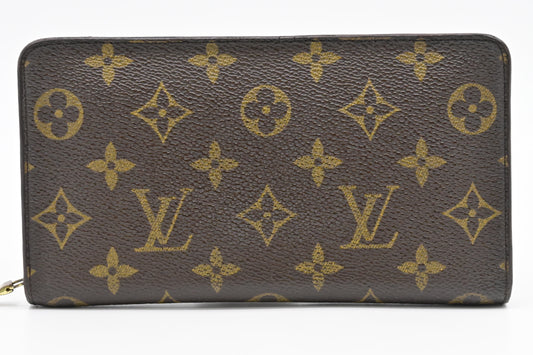 Louis Vuitton Zippy Wallet in Monogram Canvas