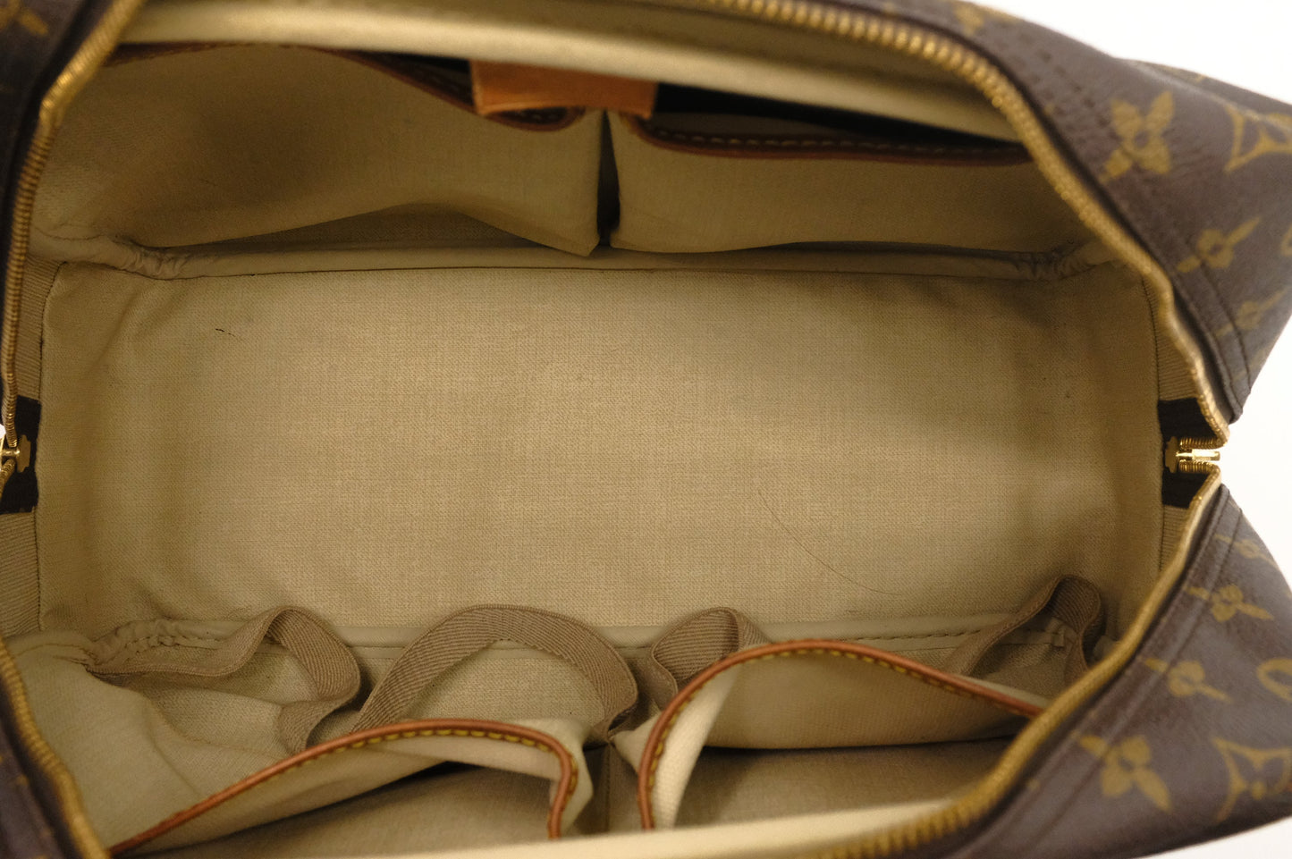 Louis Vuitton Deauville in Monogram Canvas