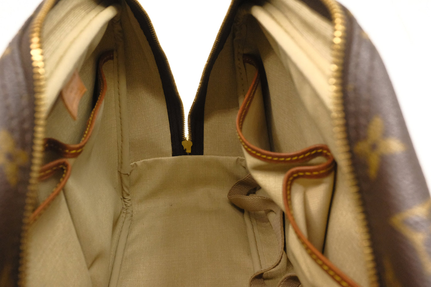 Louis Vuitton Deauville in Monogram Canvas