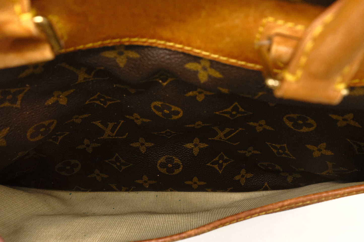 Louis Vuitton Deauville in Monogram Canvas