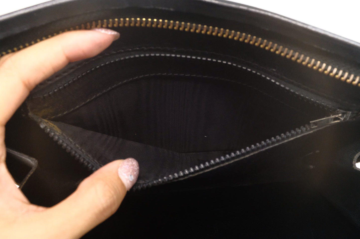 Gucci Zipped Clutch in Black Leather