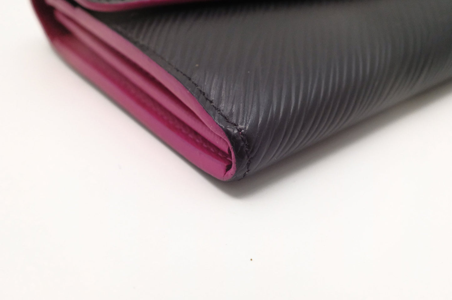 Louis Vuitton Sarah Wallet NM in Dark Gray Epi Leather