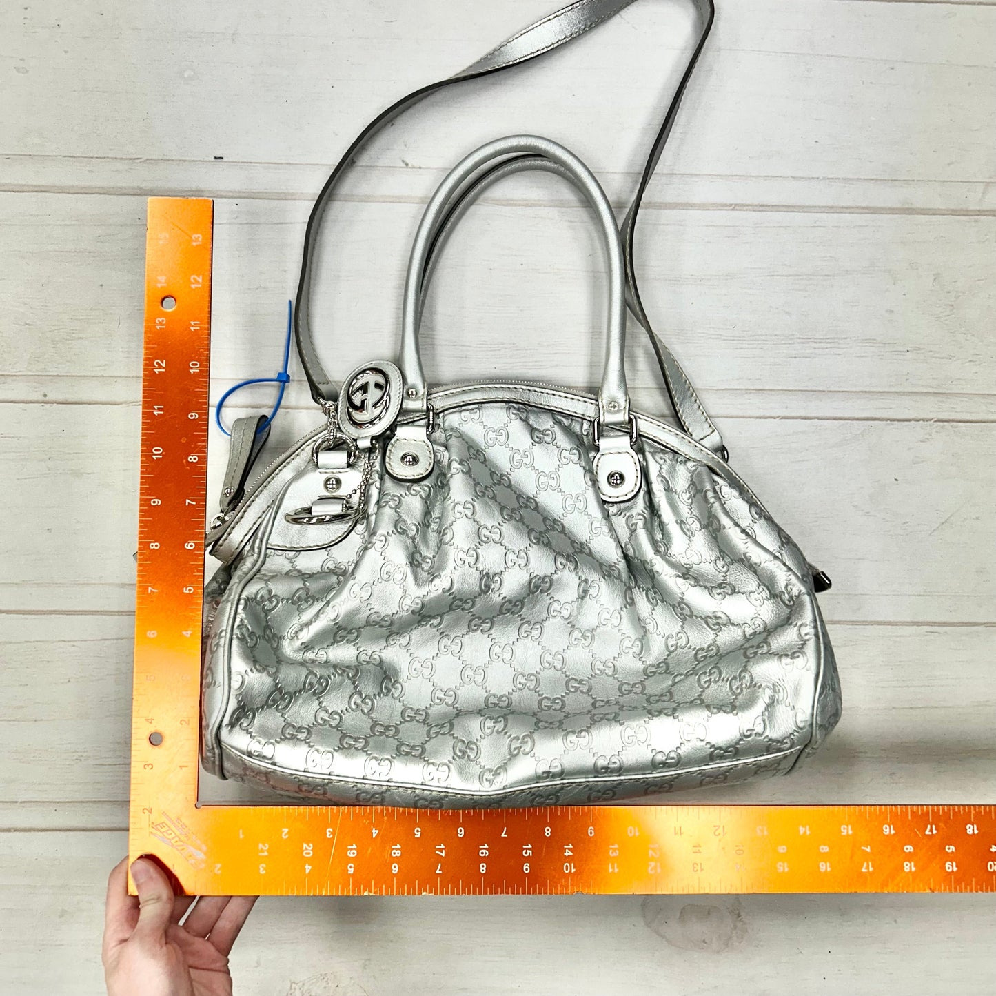 Handbag Luxury Designer By Gucci, Size: Medium