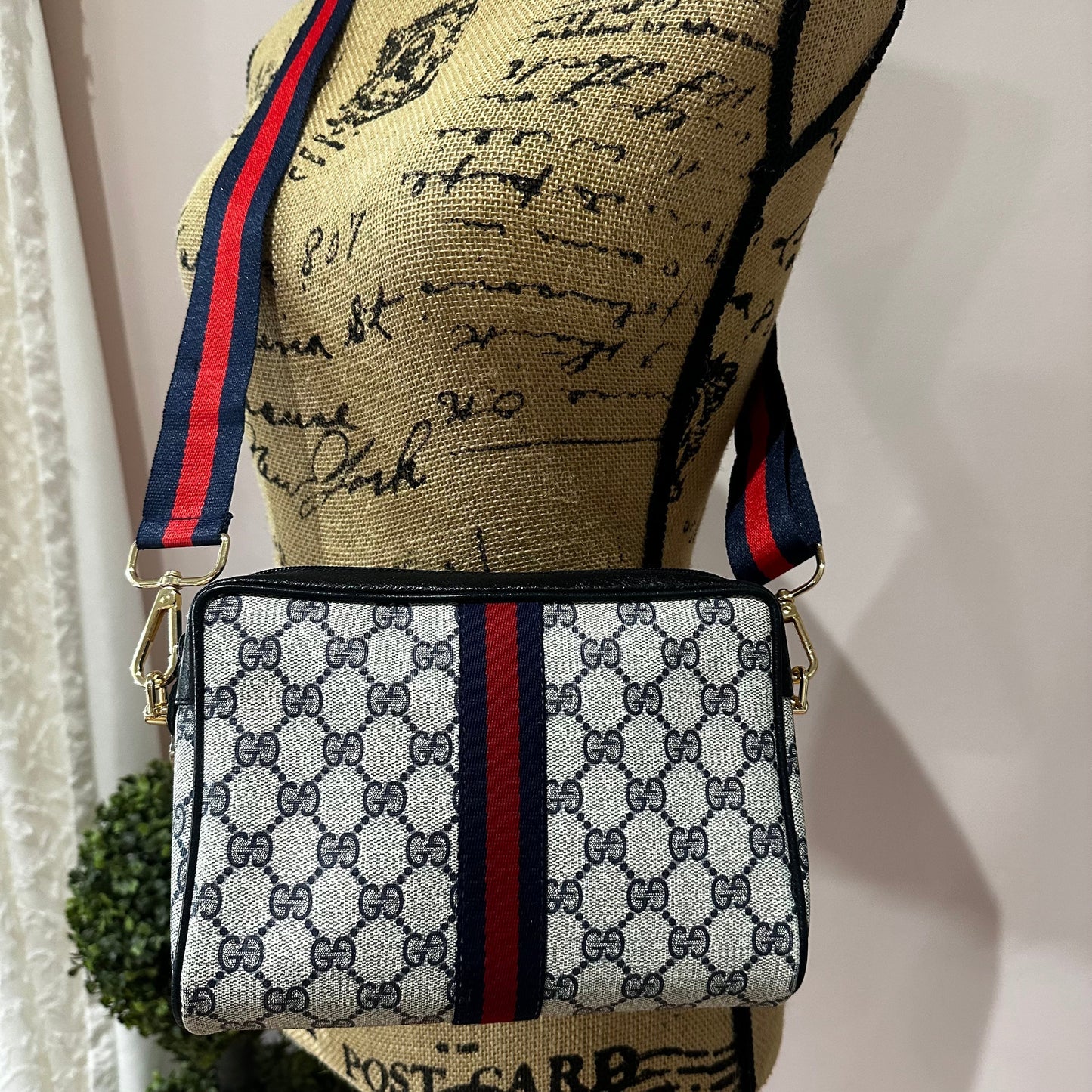 The Junco - Navy Vintage Gucci GG Crossbody